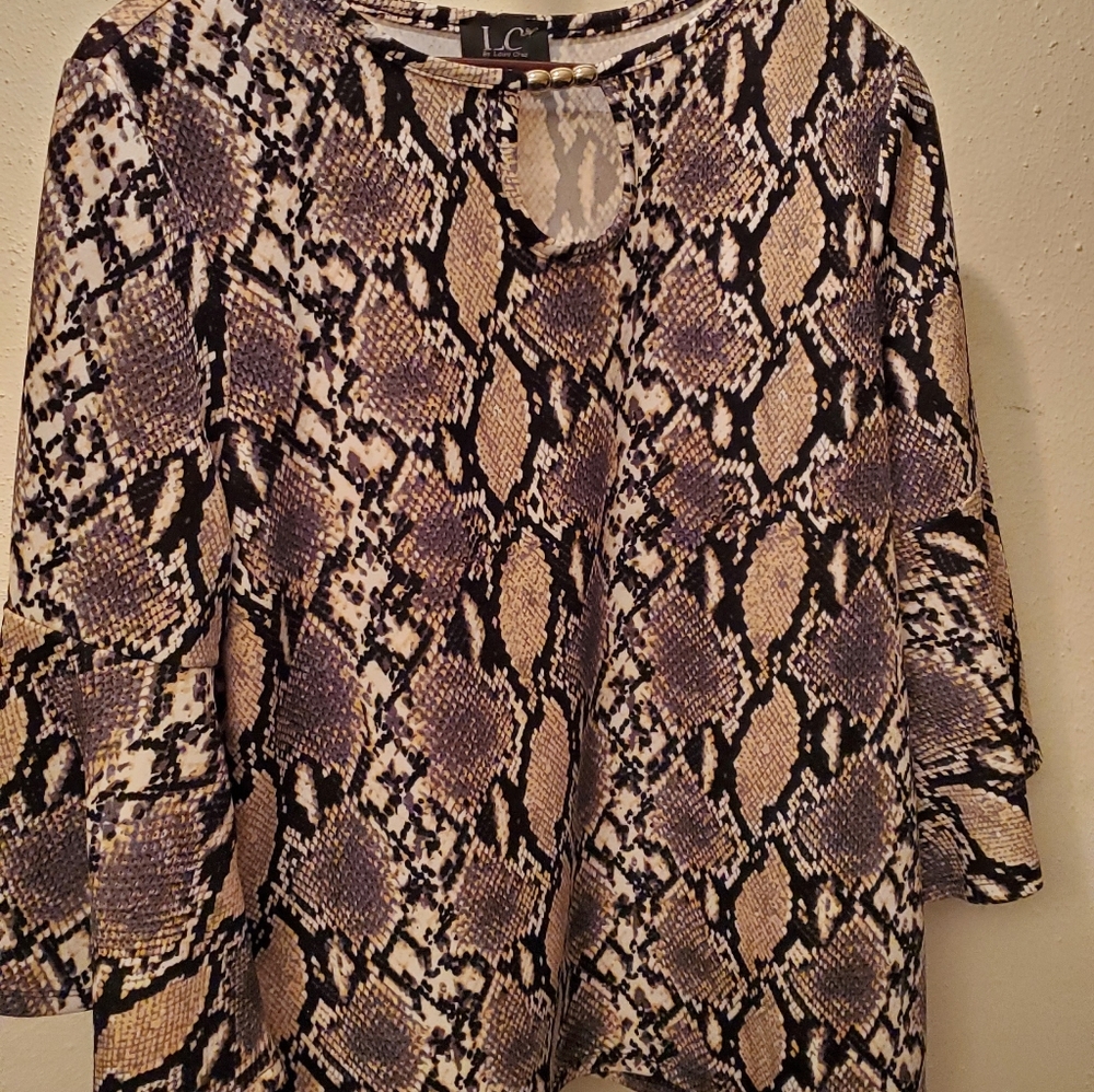 Clothes - Picture 11 of 17